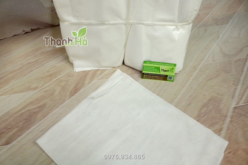 Túi màu trắng được đóng gói số lượng 100 túi 1 bịch