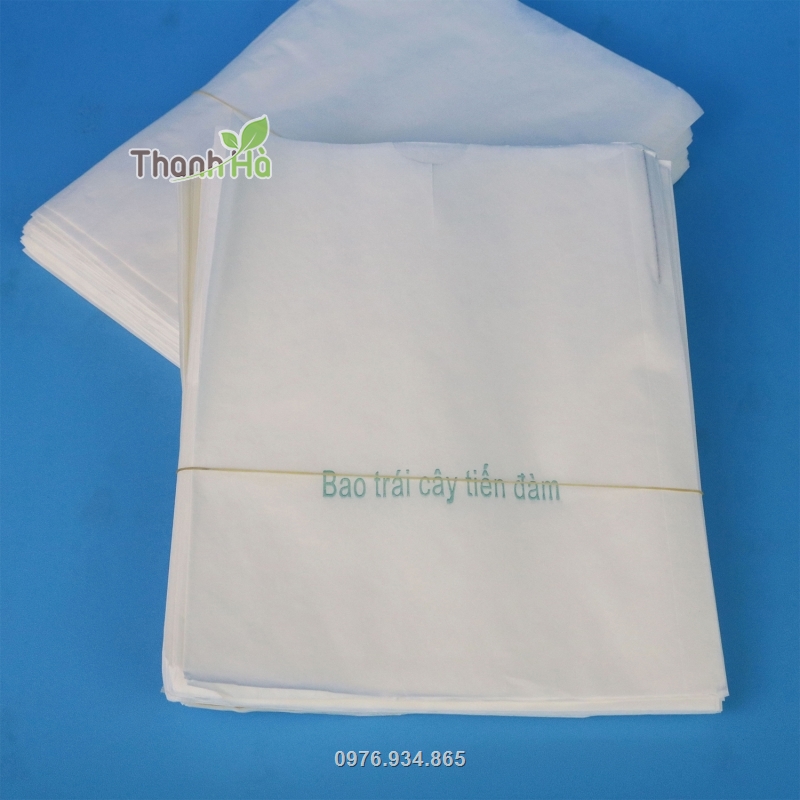 Túi giấy bao ổi sử dụng dây kẽm mềm trên miệng túi 